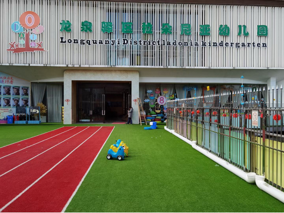 學校安裝電子圍欄的必要性，學生翻墻外出感染