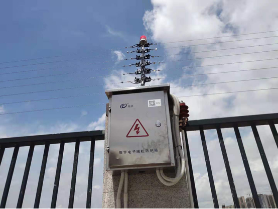 學校安裝電子圍欄的必要性，學生翻墻外出感染