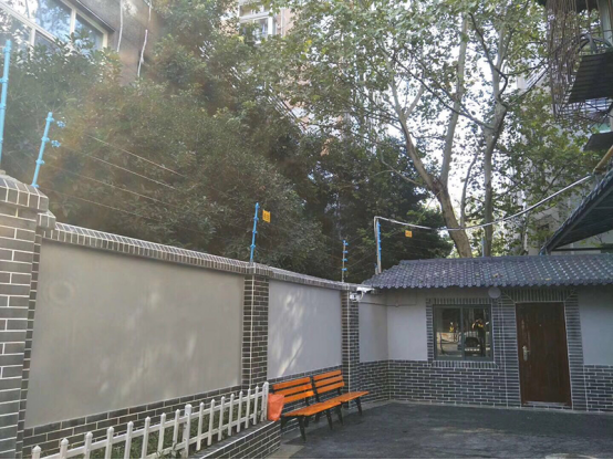 學校安裝電子圍欄的必要性，學生翻墻外出感染